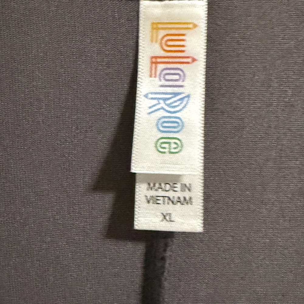 LuLaRoe XL Swing Top Bundle Paisley Print + Solid Gray Tunic - Picture 9 of 11